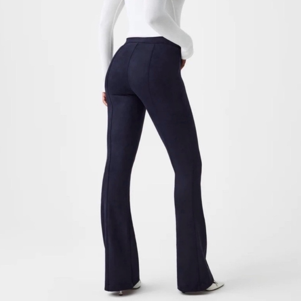 Spanx Classic Navy Faux Suede Flared  Pants Size Large fits Medium - Picture 2 of 7